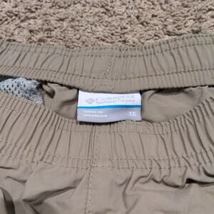 Columbia Sandy River Shorts Womens XLarge x 5" inseam Beige Nylon Pockets AW4573